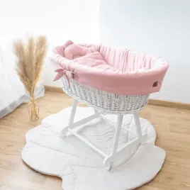 kosz-mojzesza-dla-noworodkow-i-niemowlat-wiklinowy-bialy-muslin-rozowy