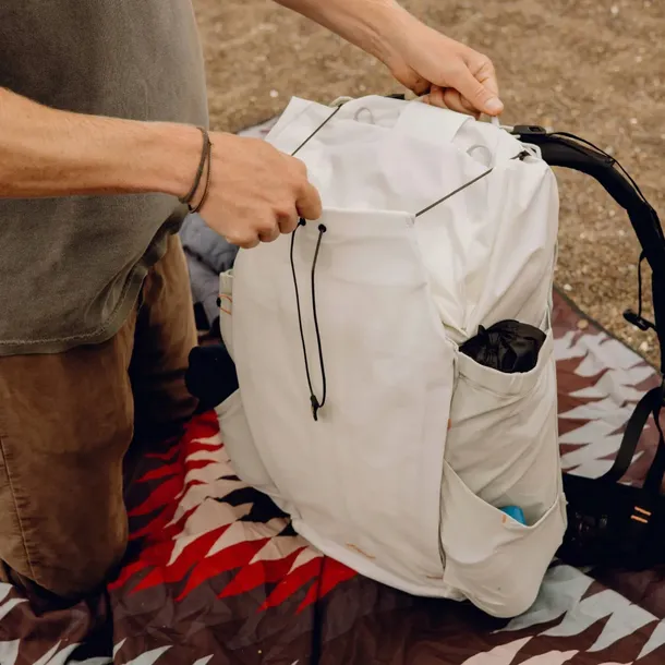 plecak-outdoor-peak-design-backpack-45l-bialy