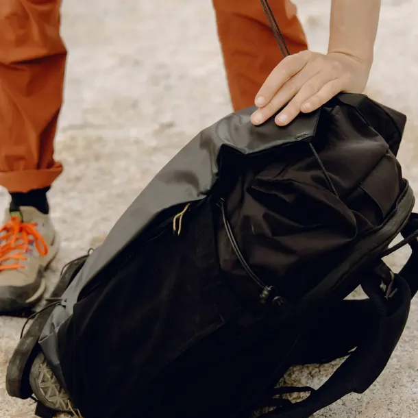 plecak-outdoor-peak-design-backpack-25l-czarny