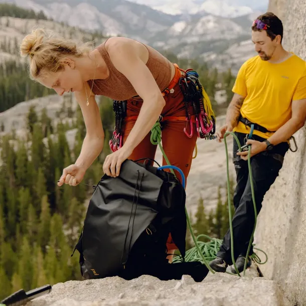 plecak-outdoor-peak-design-backpack-25l-czarny