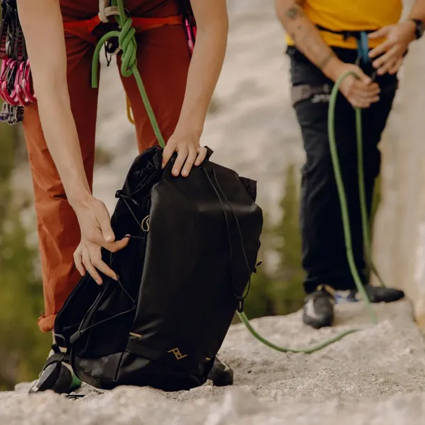 plecak-outdoor-peak-design-backpack-25l-czarny