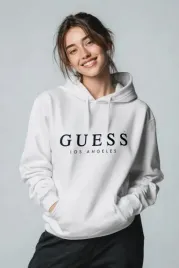 bluza-damska-guess-los-angeles-biala-luzna-z-kapturem-nadruk-z-logo-xs
