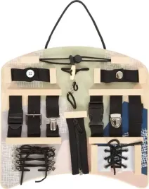 tablica-edukacyjna-zapiecia-klamry-wiazania-small-foot