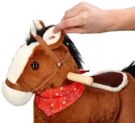 brazowy-interaktywny-konik-kon-na-biegunach-rzy-galopuje-rusza-ogonem