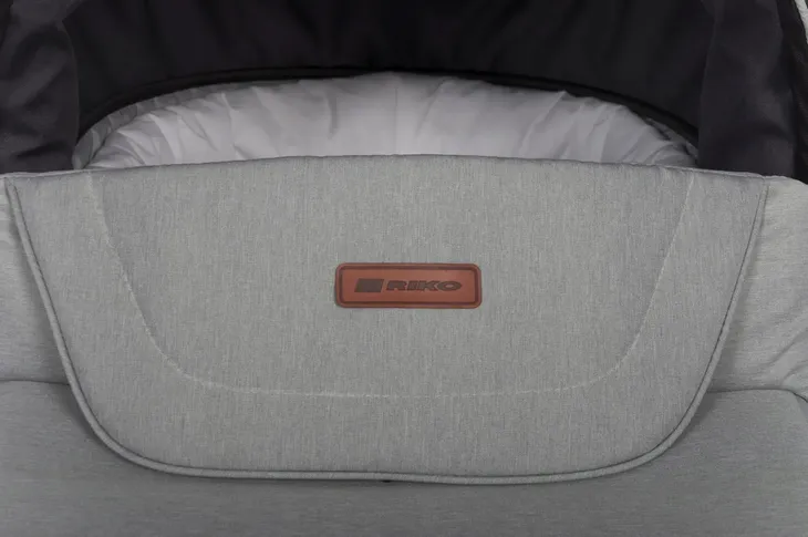 wielofunkcyjny-polski-wozek-2w1-basic-riko-informacje-dodatkowe-amortyzatory-blokada-kol-obrotowych-hamulec-mozliwosc-zamontowania-fotelika-mozliwosc-zamontowania-gondoli-odchylane-oparcie-palak-bezpieczenstwa-pelna-raczka-pozycja-lezaca-regulowana-raczka-regulowany-podnozek-skretne-kola