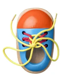 bucik-drewniany-do-nauki-sznurowania