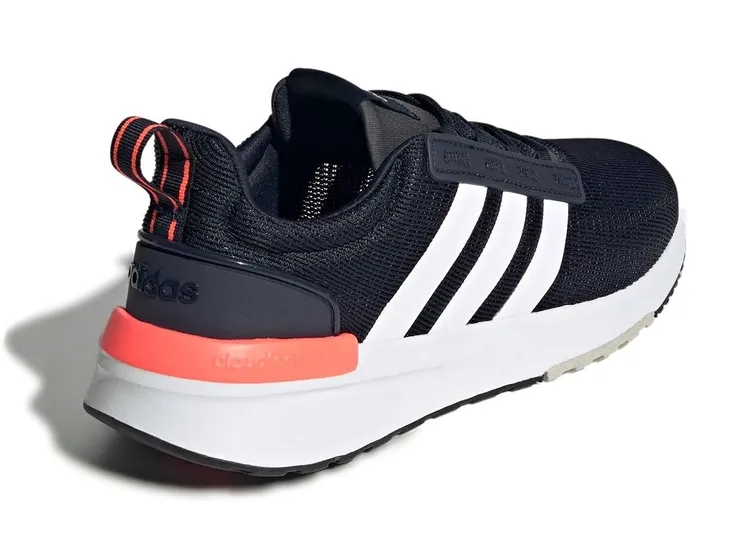 adidas-racer-tr21-wzor-dominujacy-logo