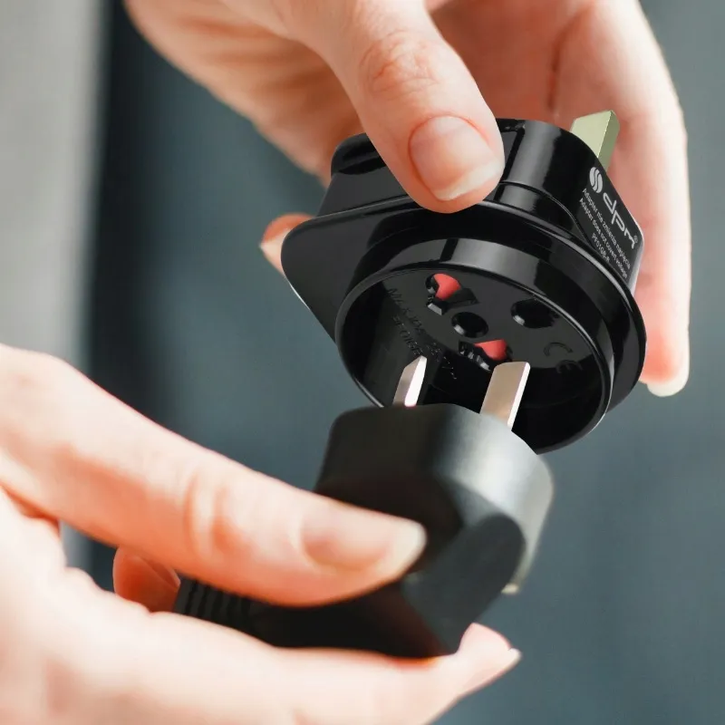 adapter-podrozny-uk-czarny-stan-nowy