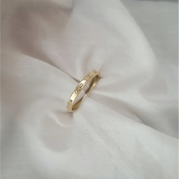 zloty-rozaniec-na-palec-585-kolor-dominujacy-zloty