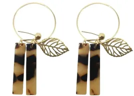 piekne-kolczyki-zloty-lisc-z-wiszacymi-jasnymi-bursztynowymi-paleczkami