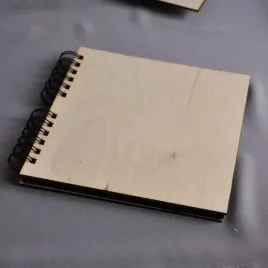 bz42-baza-albumowa-czarna-drewniana-okladka-25x25