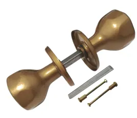 galka-obrotowa-do-bram-furtek-drzwi-pochwyt-zloty