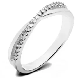 pierscionek-srebrny-przeplatany-bialymi-kamieniami