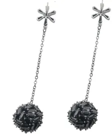 kolczyki-srebrne-wiszace-czarne-kule