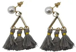 piekne-kolczyki-zlote-wiszace-chwosty-kolor-szary