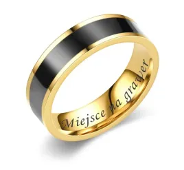 obraczka-z-grawerem-zlota-czarny-pasek-stal-chirurgiczna-rozmiar-17