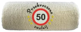 recznik-z-haftem-prezent-na-50-urodziny-50-zwolnij-50x100
