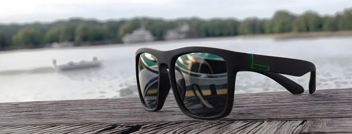 okulary-przeciwsloneczne-z-filtrem-lustrzanki-polaryzacyjne-czarne-etui