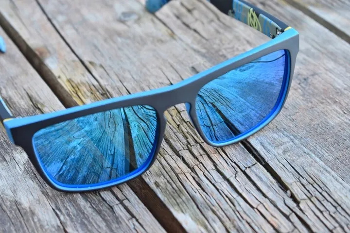 okulary-przeciwsloneczne-polaryzacyjne-lustrzanki-lato-2024