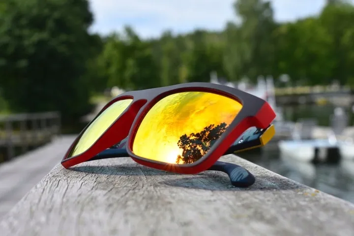 okulary-przeciwsloneczne-polaryzacyjne-lustrzanki-lato-2024