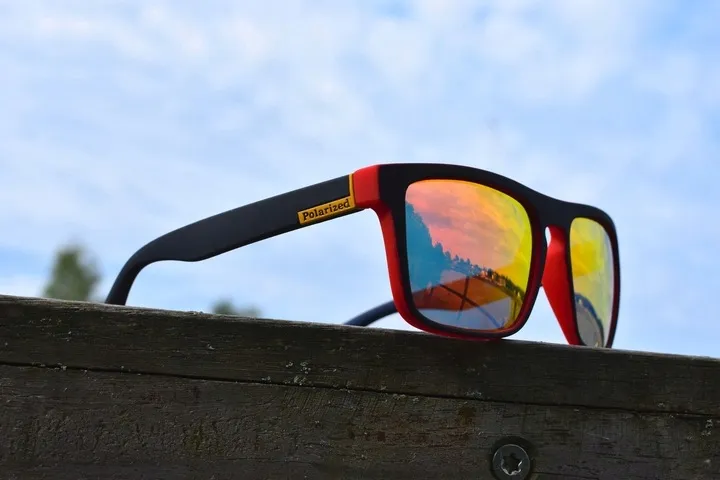 okulary-przeciwsloneczne-polaryzacyjne-lustrzanki-lato-2024