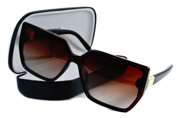 damskie-brazowe-okulary-przeciwsloneczne-uv400-polaryzacyjne-z-etui