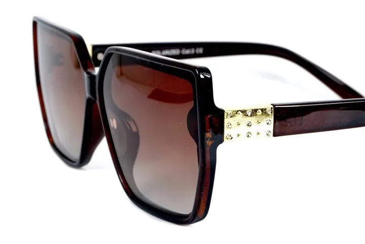 damskie-brazowe-okulary-przeciwsloneczne-uv400-polaryzacyjne-z-etui-kolor-brazowy