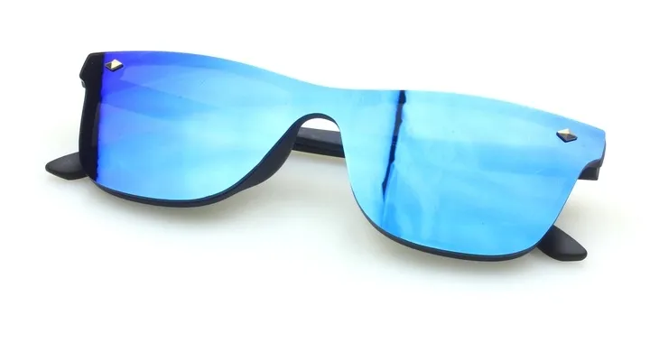 okulary-przeciwsloneczne-z-etui-damskie-meskie