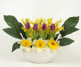 stroik-wielkanocny-na-cmentarz-z-rozowymi-tulipanami-doniczce