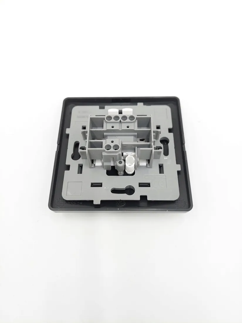 debflex-przelacznik-scienn-czarny-85-x-85-x-33-mm