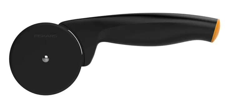 fiskars-noz-do-pizzy-1019533