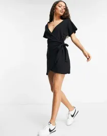 aso-petite-czarna-sukienka-kopertowa-32