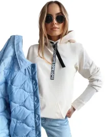 bluza-damska-dresowa-z-kapturem-na-wiosne-tasma
