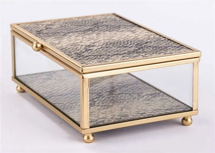 szklana-szkatulka-stan-nowy-material-metal