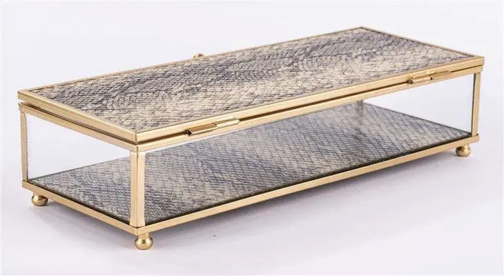 szklana-szkatulka-material-metal