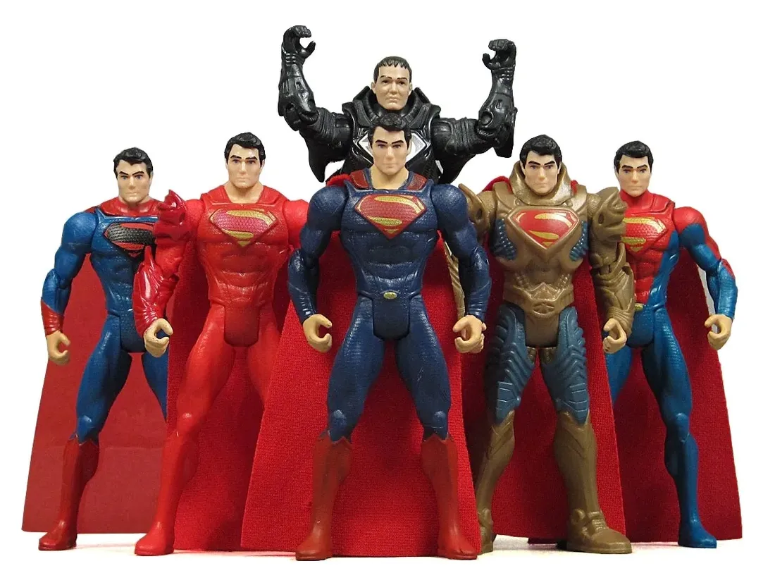 mattel-superman-ruchoma-figurka-krypton-combat