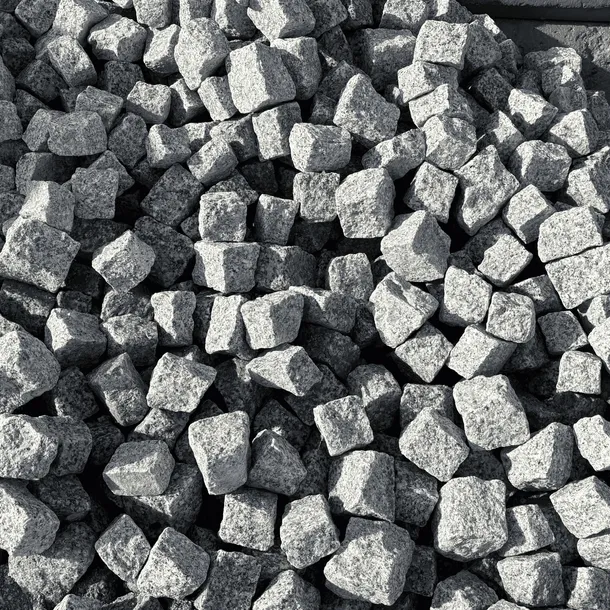 kostka-granitowa-szara-8-11-cm-big-bag-1000-kg-waga-z-opakowaniem-1000-kg