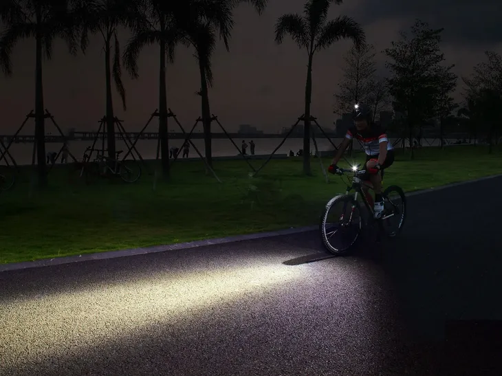 uchwyt-do-kasku-fenix-ald-08-waga-z-opakowaniem-0-04-kg