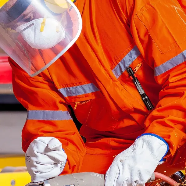 latarka-diodowa-fenix-wf05e-wiazka-swiatla-regulowana