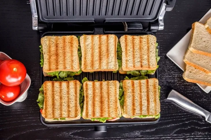 grill-kontaktowy-eldom-gk170-svad-komunikacja-lampka-kontrolna-wskaznik-zasilania