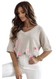 bluzka-sweterkowa-z-kwiatkiem-xana-bezowo-rozowa
