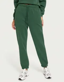 pieces-zielone-spodnie-dresowe-wysoki-stan-pv9-ng5-m