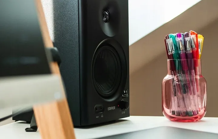 edifier-mr4-monitory-studyjne-glosniki-2-0-42w-do-laptopow-acer
