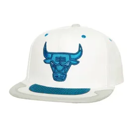 czapka-mitchell-and-ness-day-4-snapback-chicago-bulls-bialo-niebieska