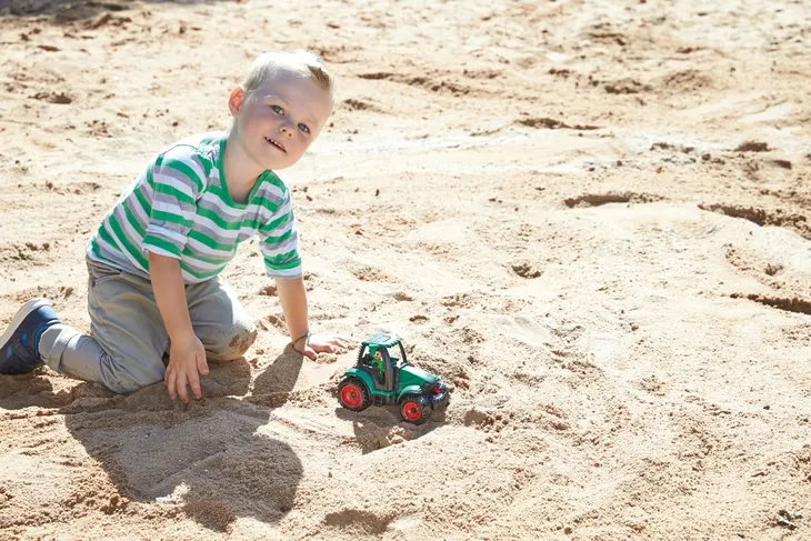 lena-truckies-tractor