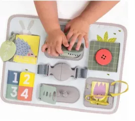 taf-toys-tablica-aktywnosci-manipulacyjna-garden-sensoryczna-rozwoj