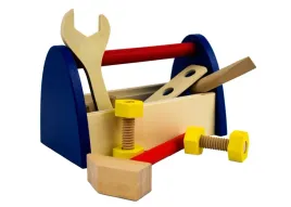 skrzynka-z-drewnianymi-narzedziami