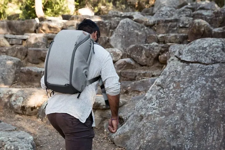 plecak-peak-design-everyday-backpack-20l-zip-popielaty-edlv2