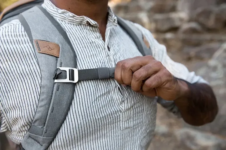 plecak-peak-design-everyday-backpack-20l-zip-popielaty-edlv2