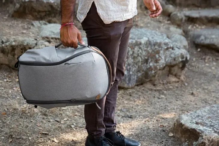 plecak-peak-design-everyday-backpack-20l-zip-popielaty-edlv2